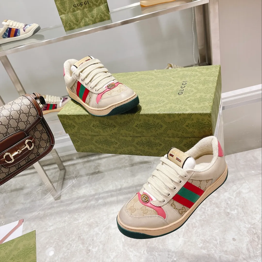 👟👟Ex-factory price 480👟👟 GUCCI’s first generation of dirty shoes was born, adding a star to the luxury world Trendy brands, alternative, magical, retro, etc. are integrated into one. The contrasting colors of cowhide fabrics stimulate the vision. Various combinations and various techniques. ✍ Among them, the Gucci logo pattern is interspersed with design, which is vivid. The cowhide punching process is retro and old, and the logo element of trendy men and trendy women. Original original and correct lining, imported fiber towels, more comfortable, shoe packaging technology increases comfort, beautiful on the outside, more beautiful on the inside, spiritual design 🌼The feet are made of beige matte cowhide, with contrasting distressed fabrics, skillful workmanship, overall color balance, imported pure T👟👟Ex-factory price U sole, no impurities, clear texture, orderly arrangement, wear-resistant and non-slip. Couple model: 34-45